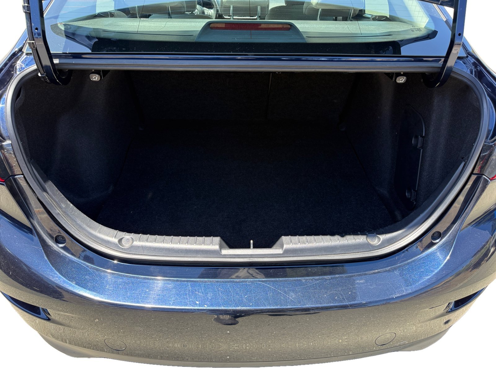 Used 2015 Crystal Blue Mazda i Sport image 17