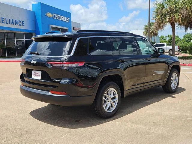 New 2026 Diamond Black Crystal Pearl-Coat Exterior Paint Jeep Laredo image 7