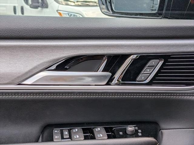 New 2026 Bright White Clear-Coat Exterior Paint Jeep Grand Wagoneer image 13