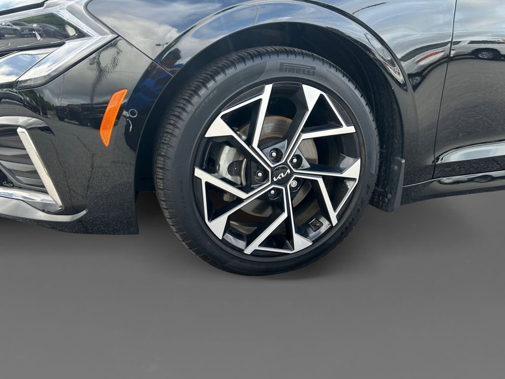 Used 2025 Black Kia EX image 15