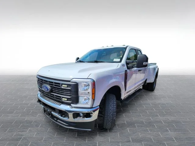 Used 2023 White Ford XL image 3