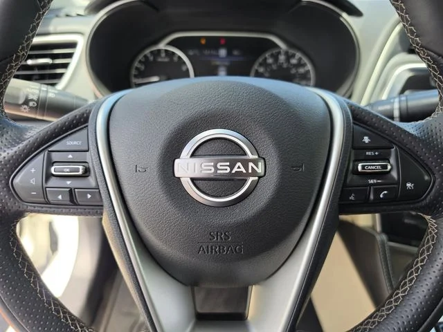 Used 2023 White Nissan Platinum image 43