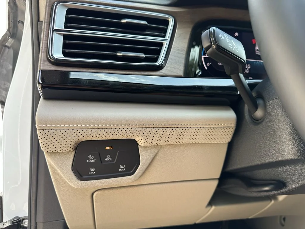New 2026 White/off-white Volkswagen 2.0T SE w/Technology image 27
