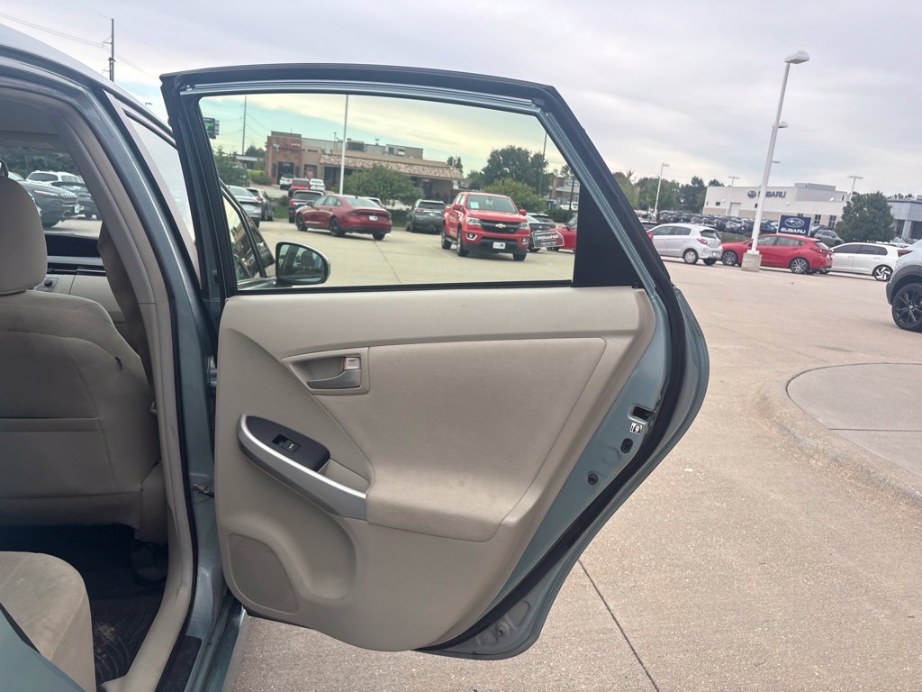 Used 2014 Pearl Toyota Three image 25