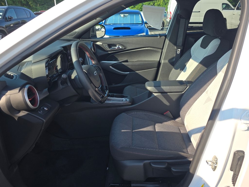 Used 2024 Summit White Chevrolet 1RS image 32