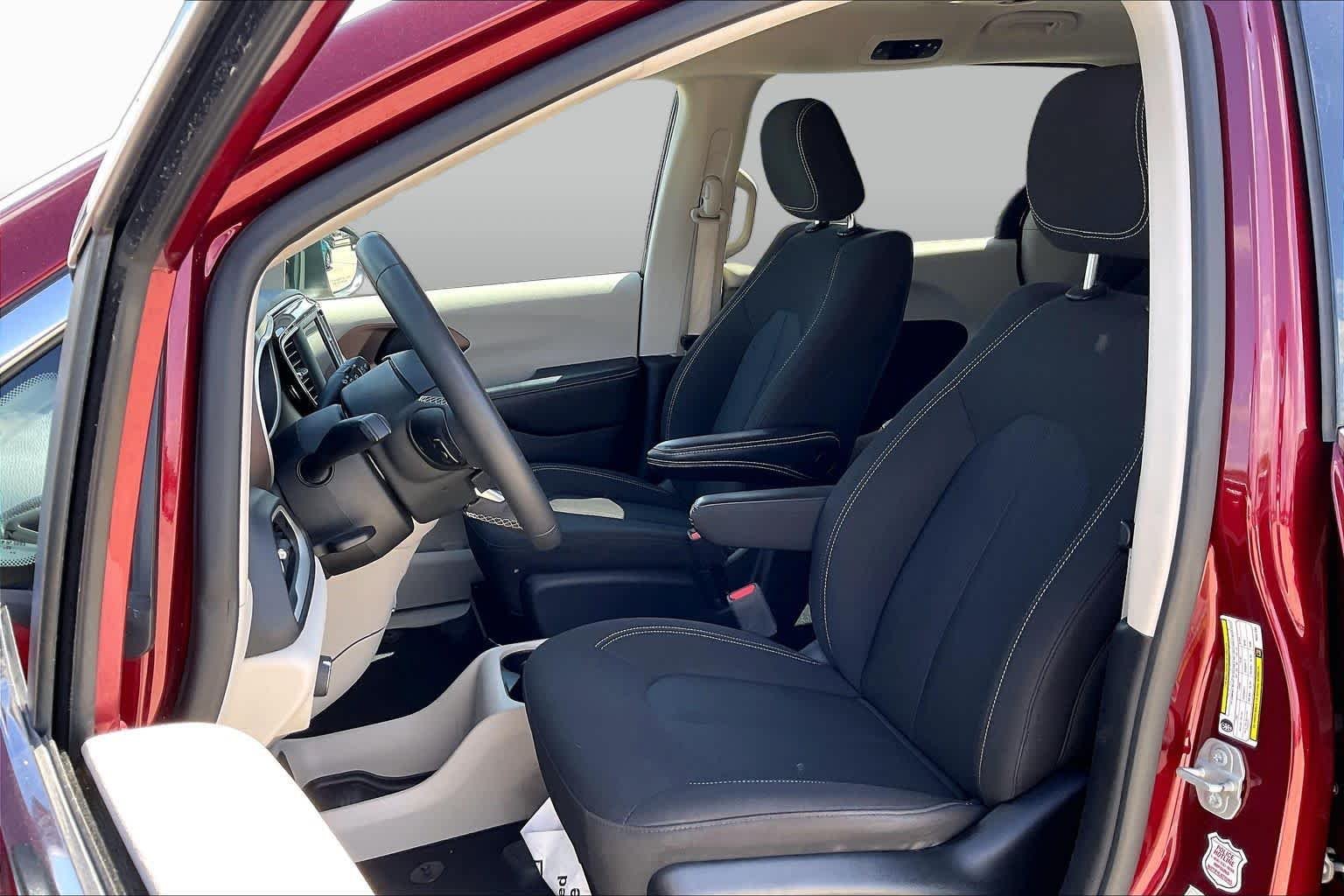 Used 2023 Velvet Red Pearlcoat Chrysler LX image 8