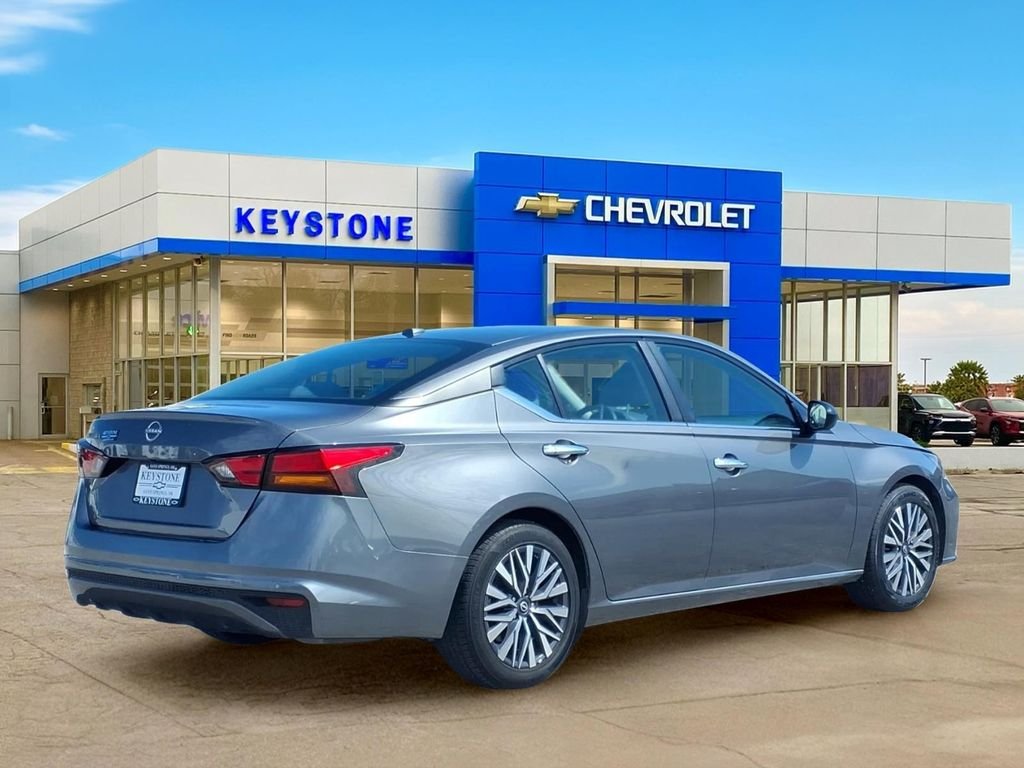 Used 2025 Gray Nissan SV FWD image 7