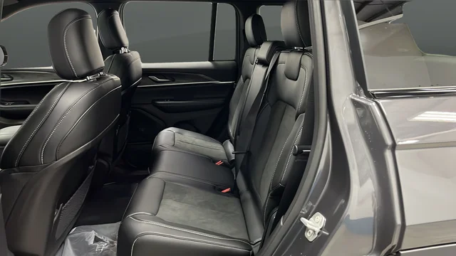 New 2026 Baltic Gray Metallic Clear-Coat Exterior Paint Jeep Altitude image 24