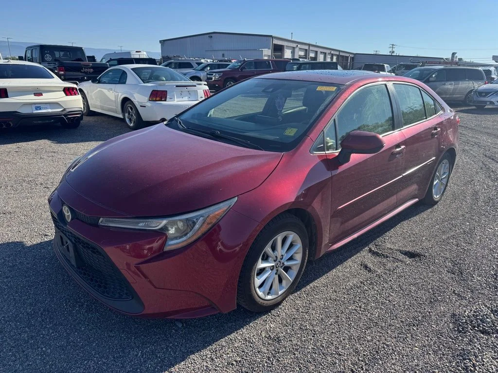 Used 2022 Pearl Toyota LE image 2