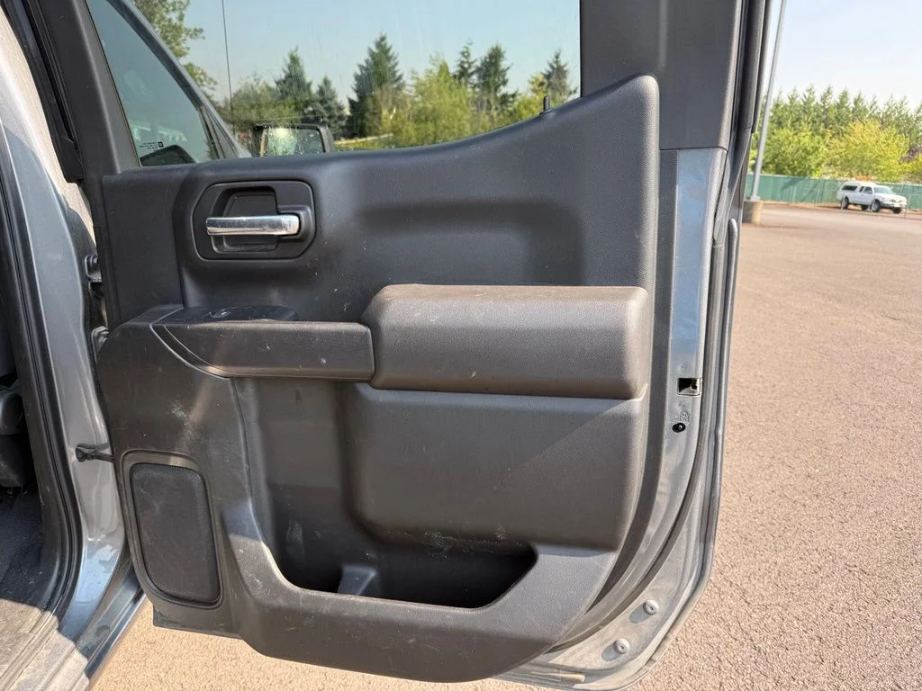 Used 2022 Satin Steel Metallic Chevrolet Custom image 21