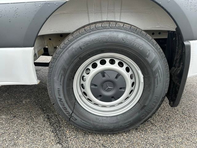 New 2026 Arctic White Mercedes-Benz Cargo 144 WB image 44