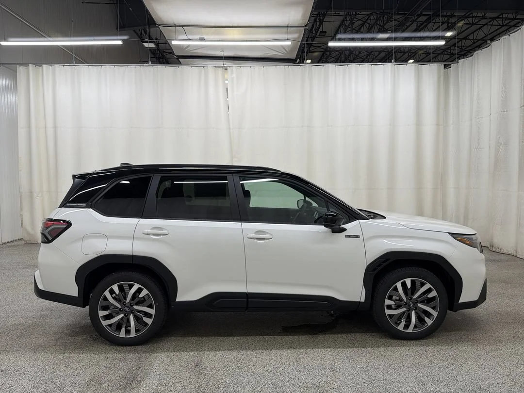 New 2026 Crystal White Pearl/Crystal Black Silica Subaru Touring Hybrid image 5