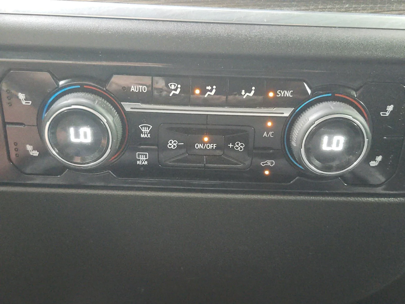 Used 2025 White Chevrolet LT image 29