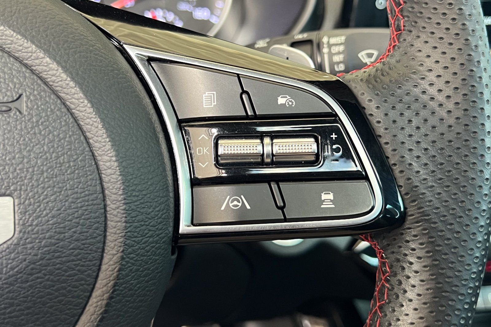 Used 2022 Red Kia GT image 27