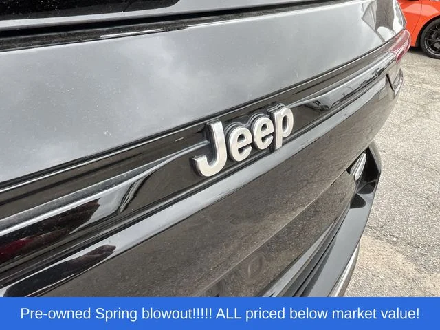 Used 2022 Black Jeep Summit Reserve image 13