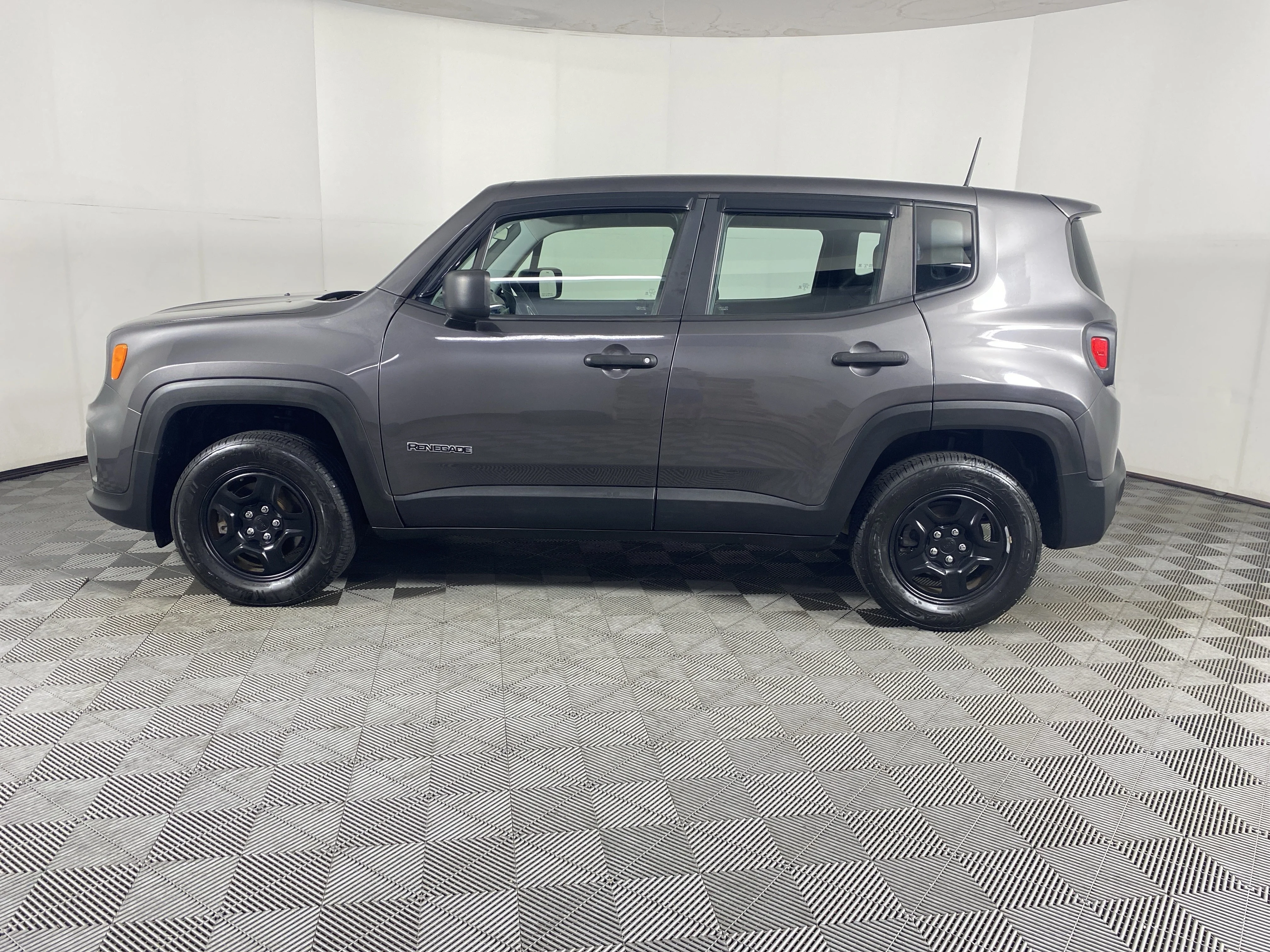 Used 2019 Granite Crystal Metallic Clearcoat Jeep Sport image 9