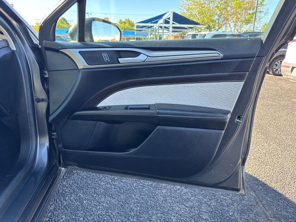 2020 Ford Fusion SE - Photo 23