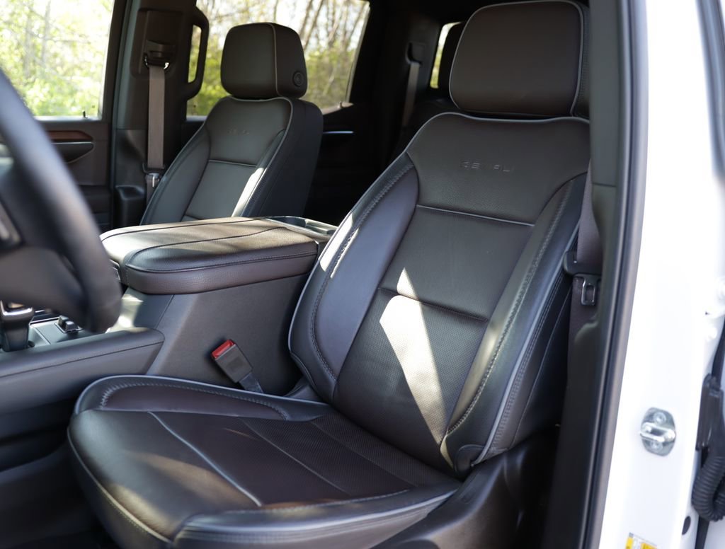 Used 2023 White Frost Tricoat GMC Denali image 22