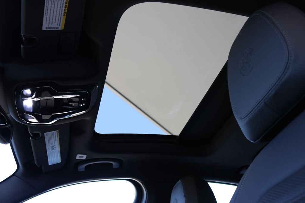 2025 Alfa Romeo Giulia Base - Photo 16