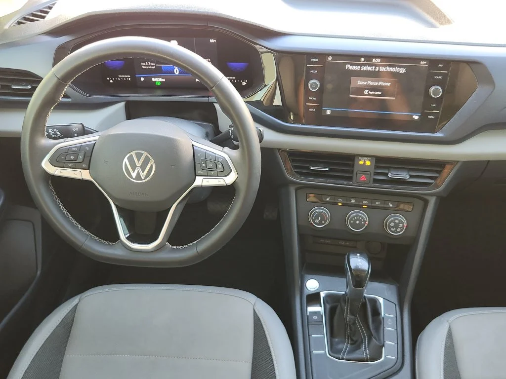 Used 2022 Pure White Volkswagen SE image 28