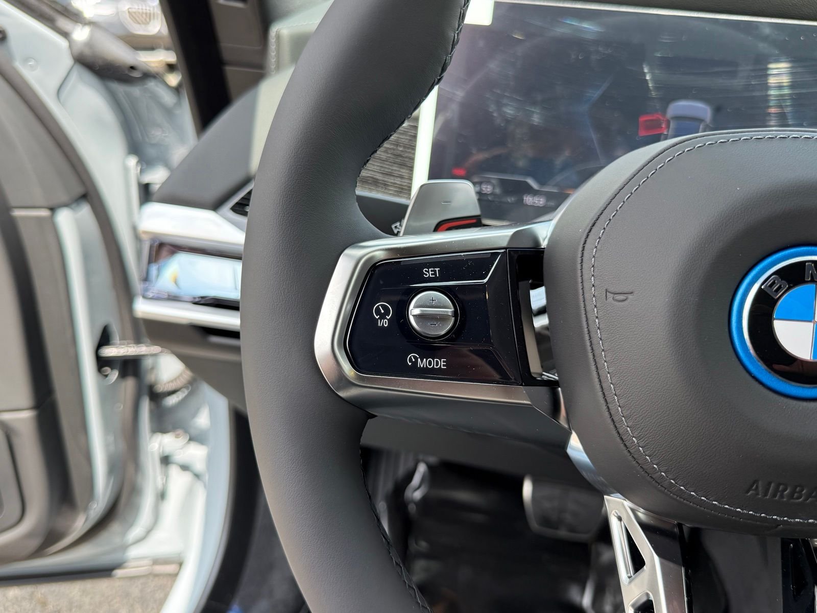 New 2026 Brooklyn Grey Metallic BMW 750e xDrive image 25