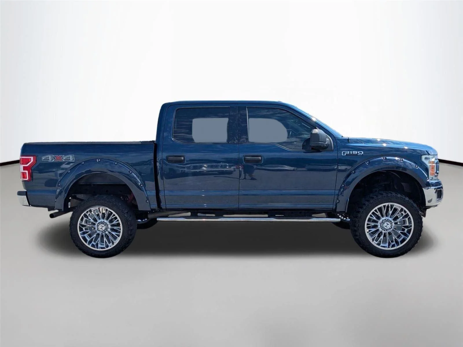 Used 2018 Blue Jeans Metallic Ford XLT image 4