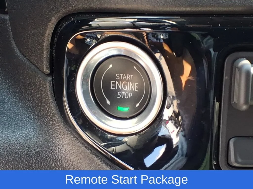 Used 2025 Summit White Chevrolet LT image 10