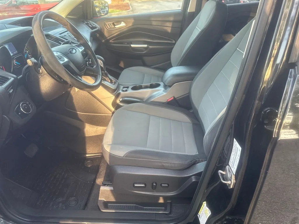 Used 2014 Black Ford SE image 9