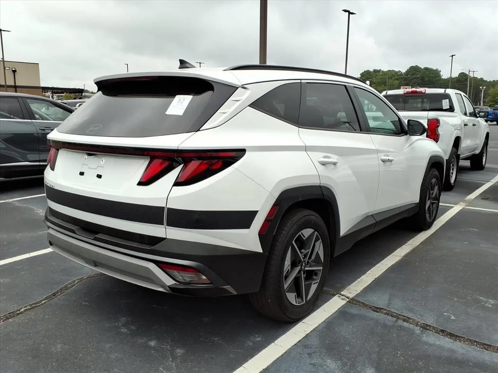 Used 2026 White Hyundai SEL image 5