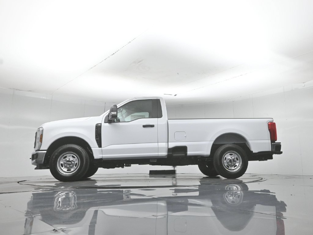New 2027 Oxford White Ford XL image 7