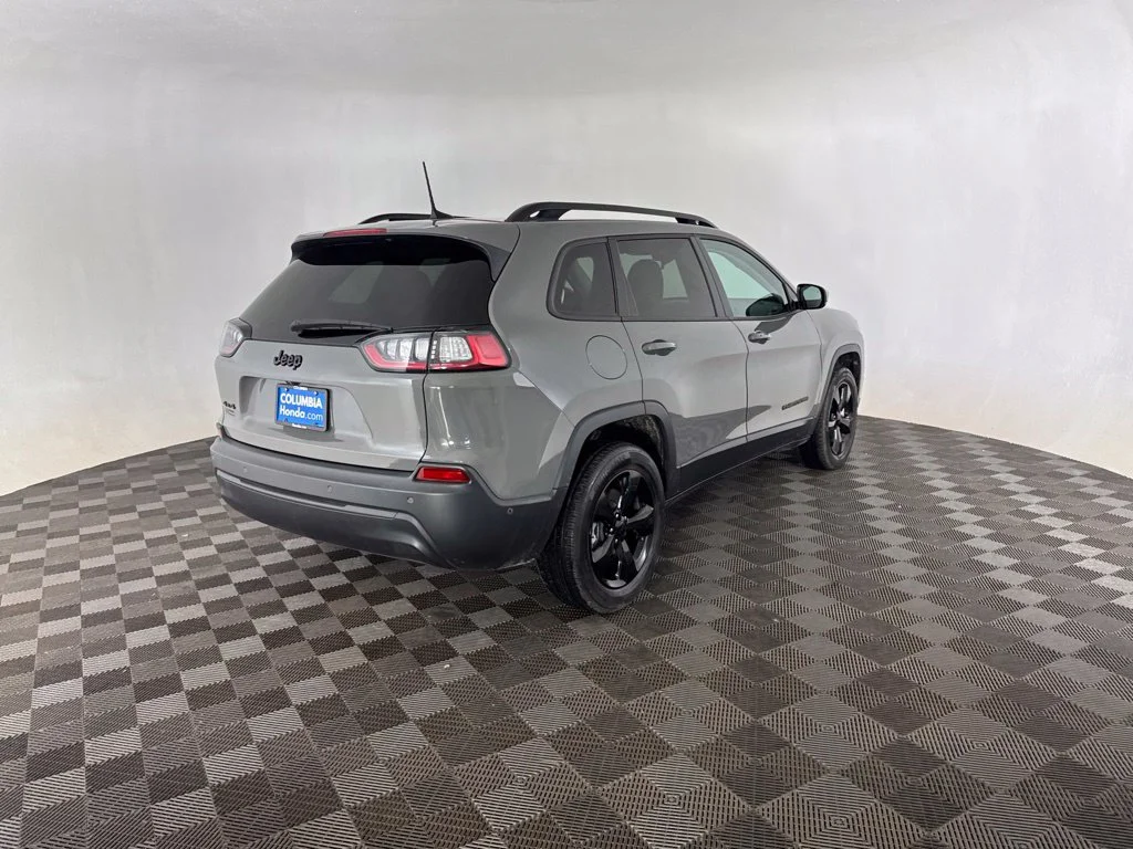 Used 2023 Gray Jeep Altitude image 5