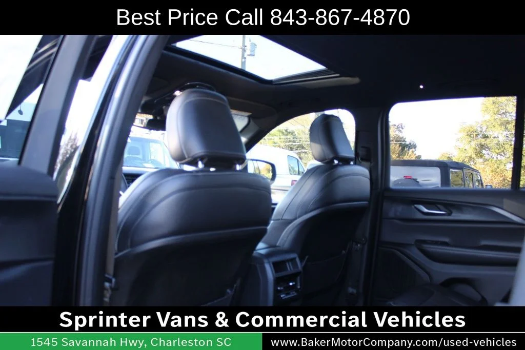 Used 2023 Diamond Black Jeep Altitude X image 30