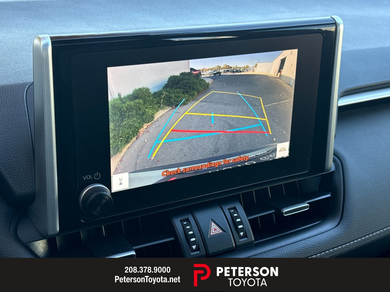 Used 2023  Toyota XLE Premium image 18