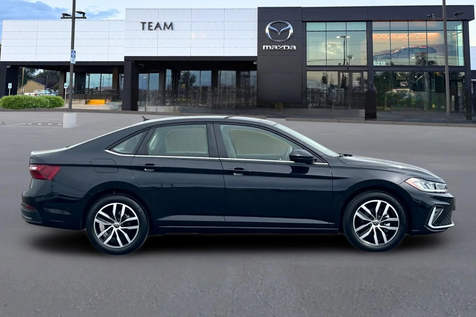 Used 2025 Black Volkswagen 1.5T SE image 3