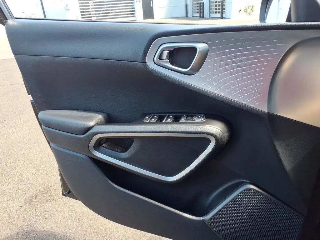 2024 Kia Soul LX - Photo 25