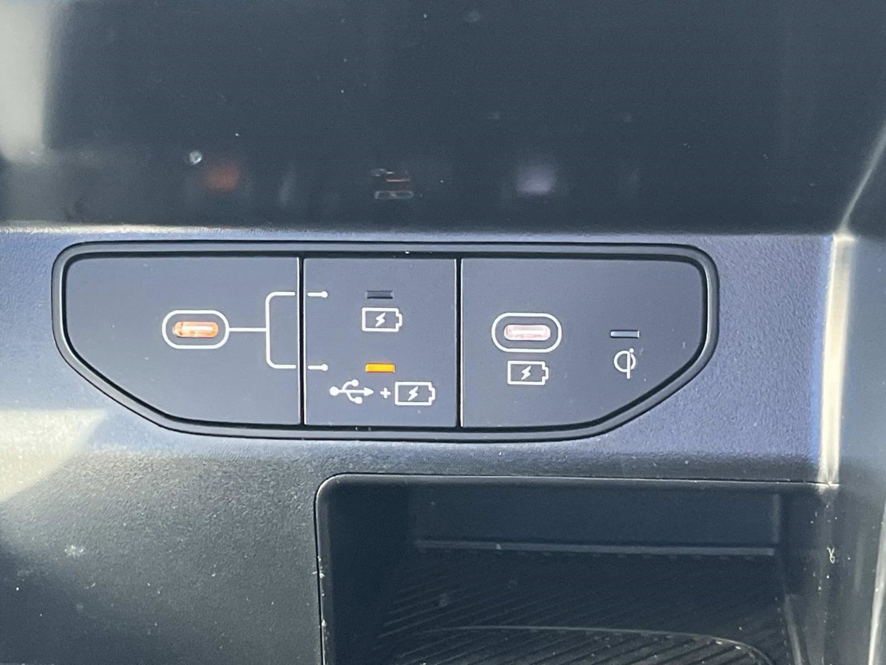 2025 Kia Sorento SX - Photo 34