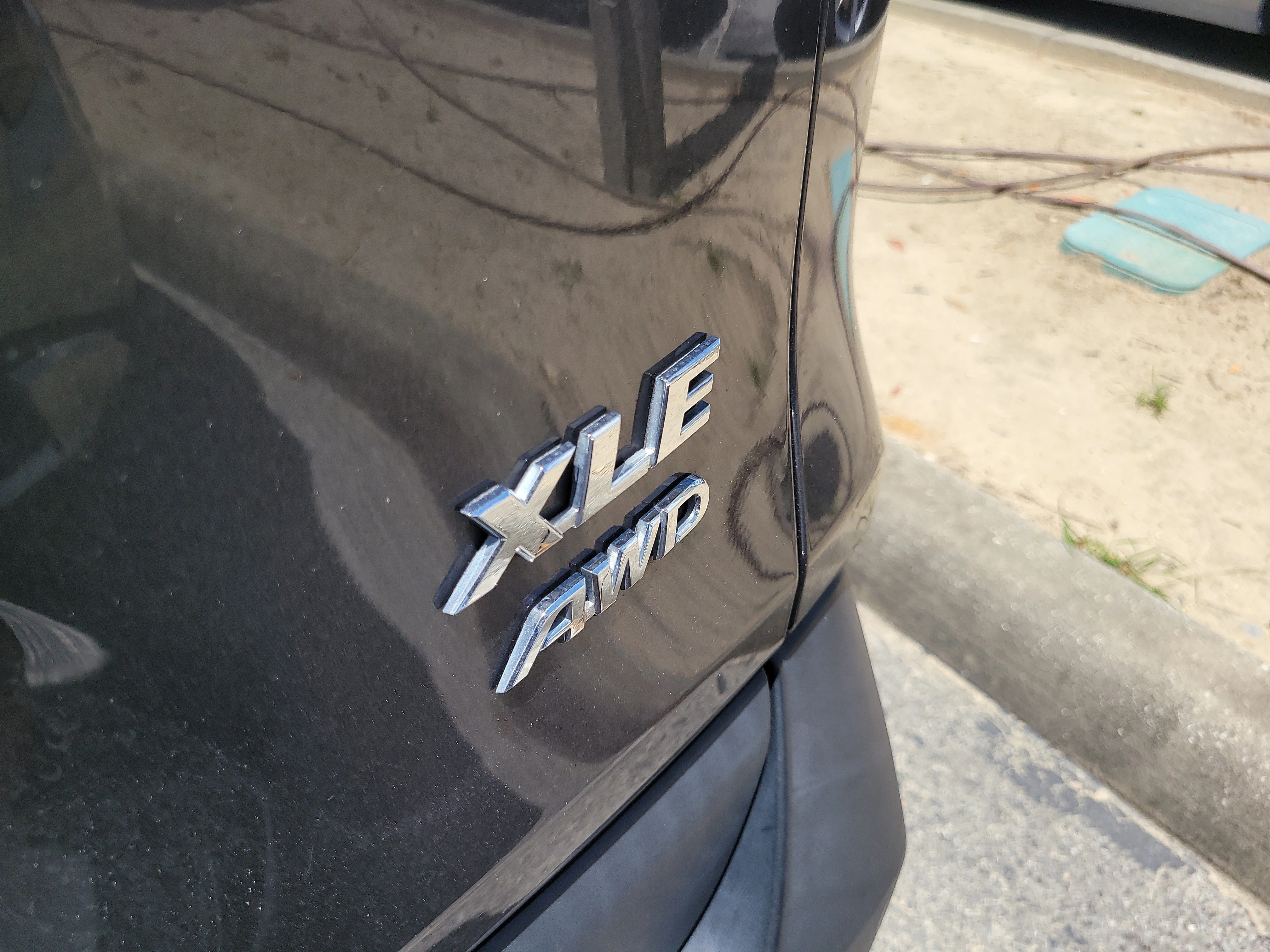 Used 2024 Magnetic Gray Metallic Toyota XLE Premium image 10