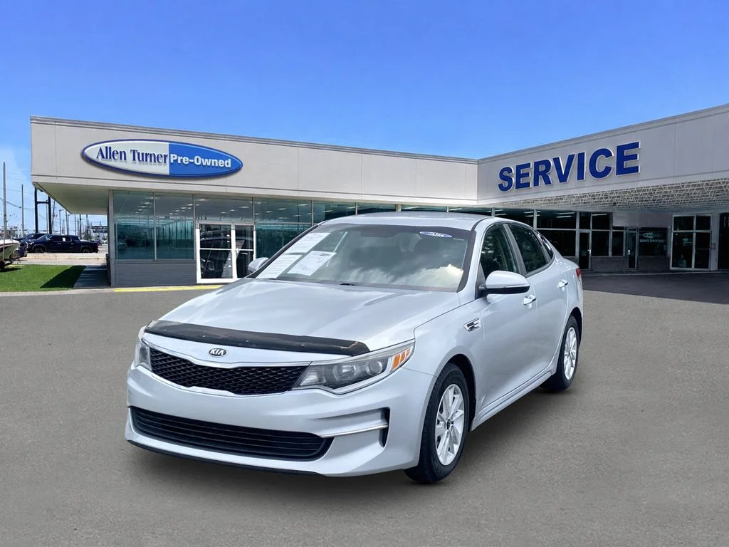 Used 2017 Sparkling Silver Kia LX image 4