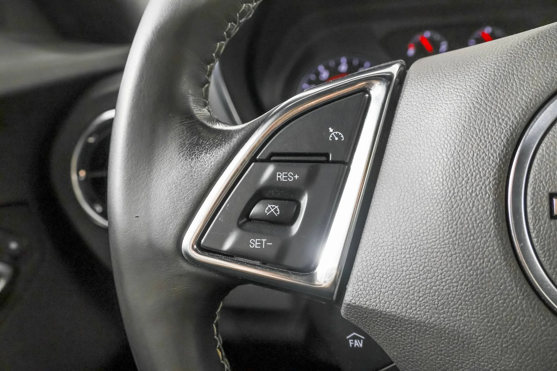 Used 2023 BLACK Chevrolet 1LT image 24