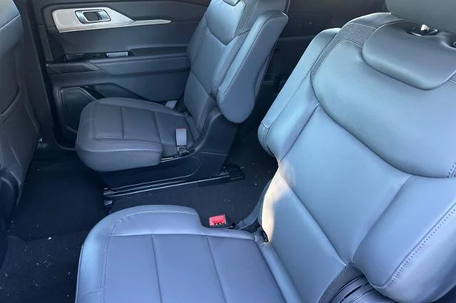 New 2026 Carbonized Gray Metallic Ford Active image 34