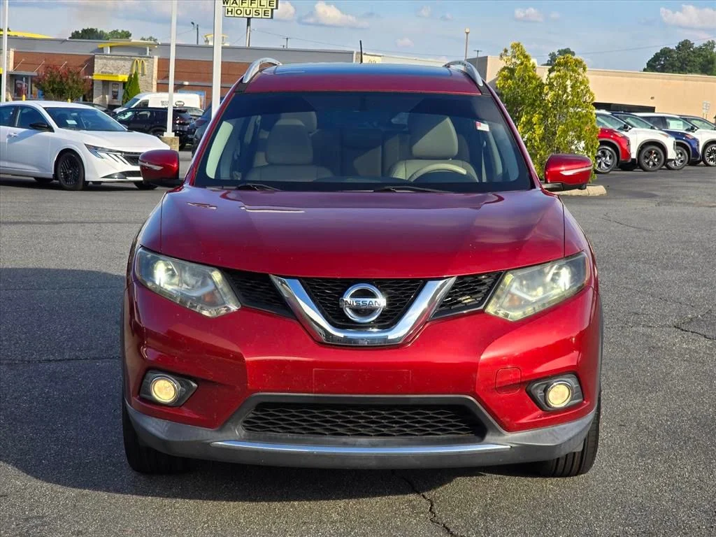 Used 2015 Red Nissan SL image 22
