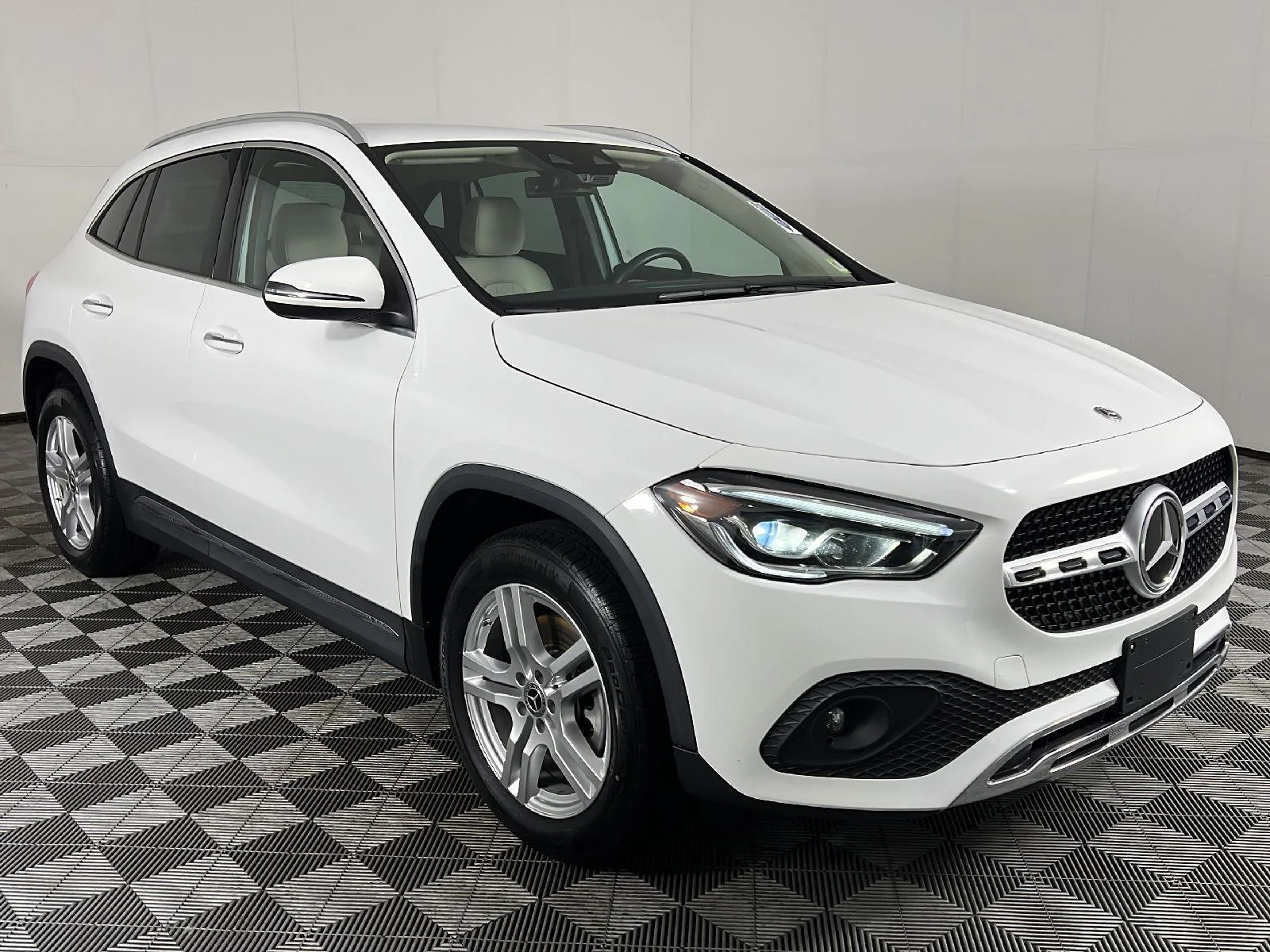 Used 2023 Polar White Mercedes-Benz GLA 250 image 21