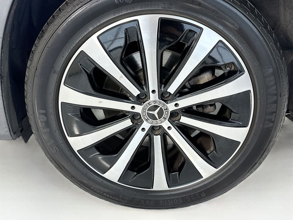 Used 2023 Iridium Silver Metallic Mercedes-Benz GLB 250 image 31