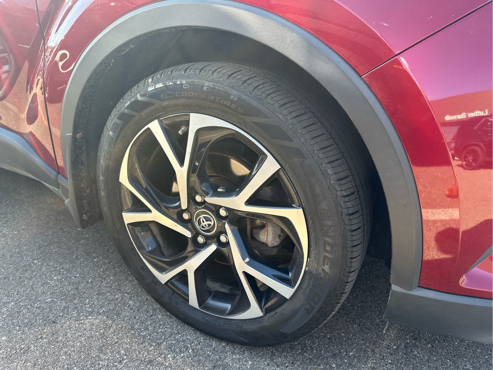Used 2018 Ruby Flare Pearl Toyota XLE Premium image 4