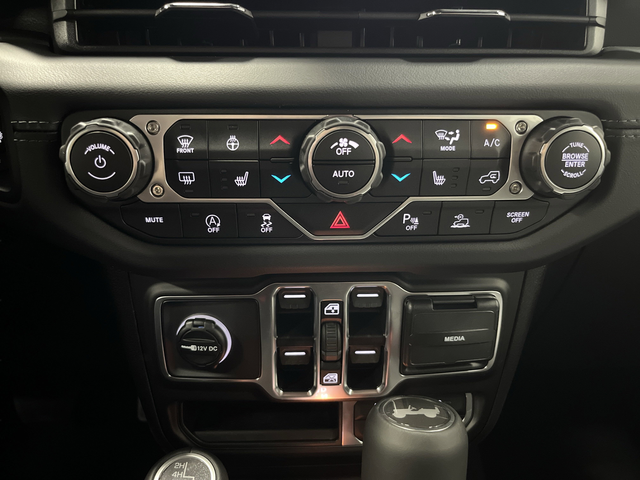 2025 Jeep Wrangler 4-Door Sahara - Photo 18