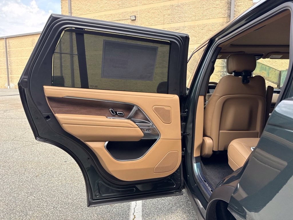 New 2027 Belgravia Green Land Rover SE image 12