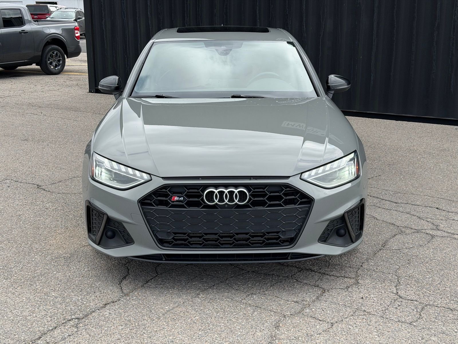 View vehicle photo 3
