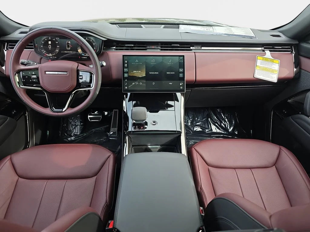 New 2025 Santorini Black LAND ROVER Dynamic SE image 9