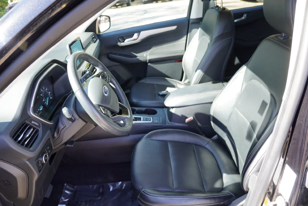 Used 2022 Agate Black Metallic Ford SEL image 15