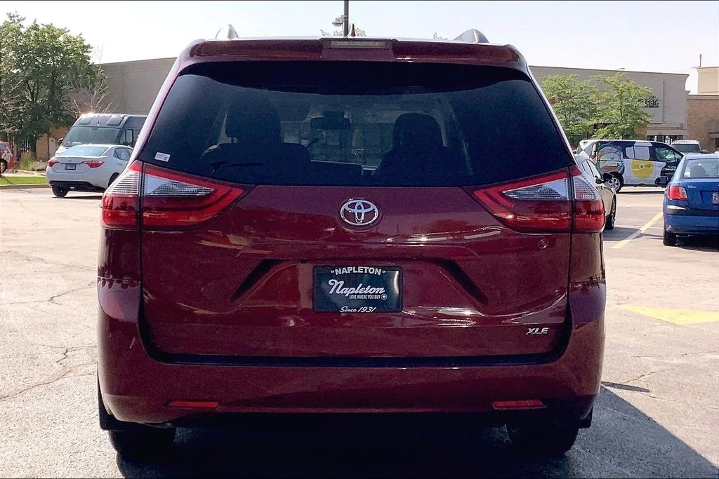 Used 2020 Red Toyota XLE image 3